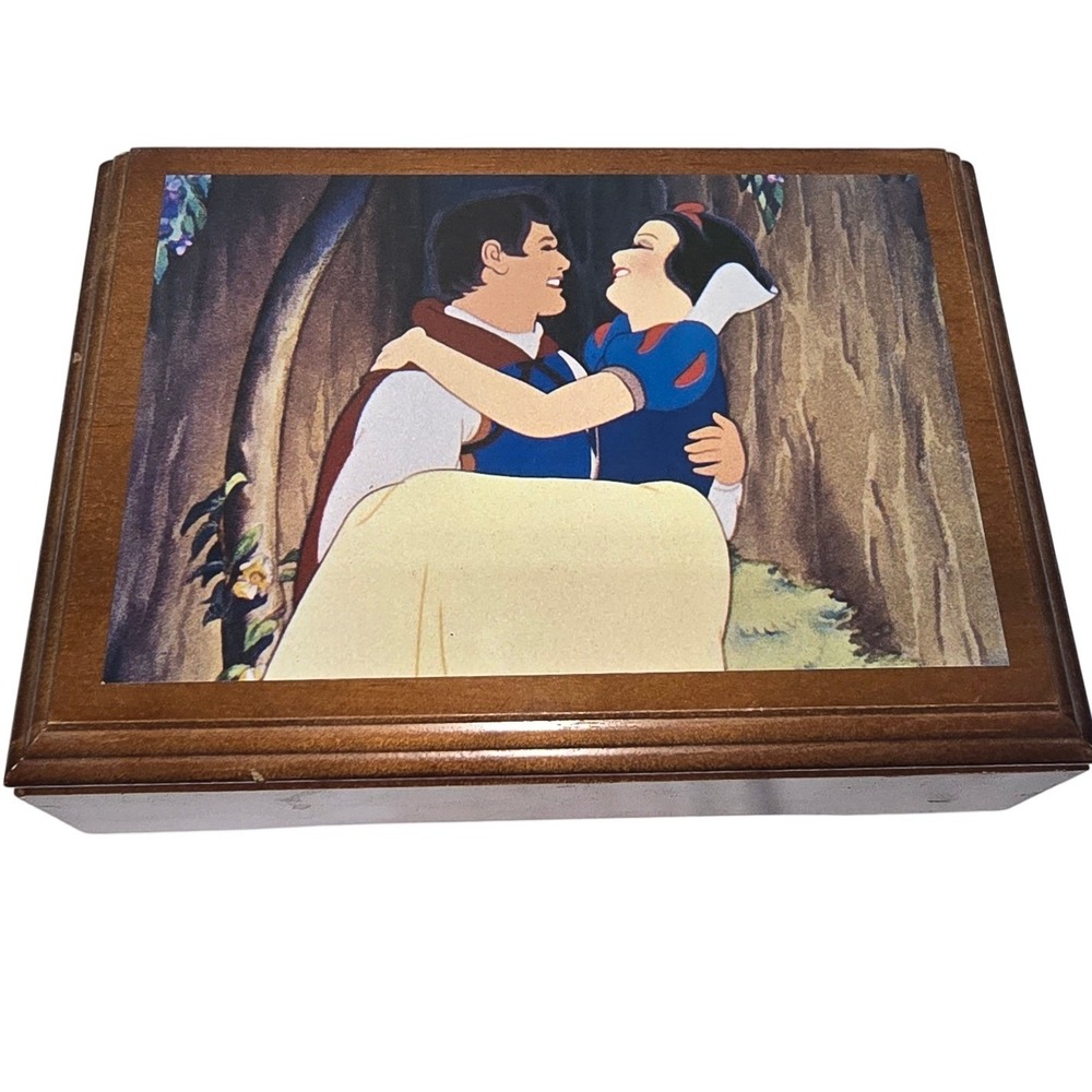 Disney Snow White Musical Jewelry Box No Watch Collectors Club Series V DS-201